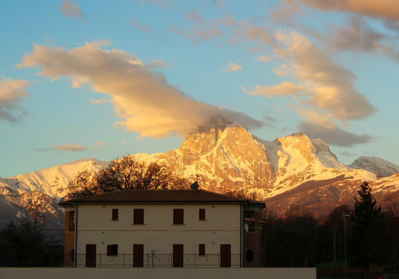 Residence Stella Del Gran Sasso Colledara Екстериор снимка