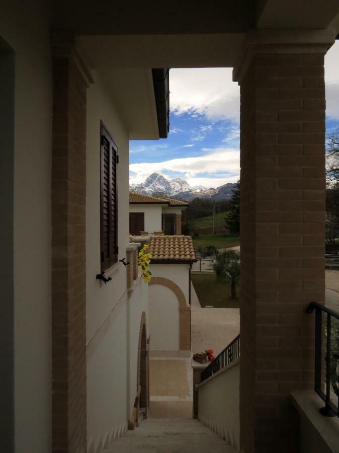 Residence Stella Del Gran Sasso Colledara Екстериор снимка