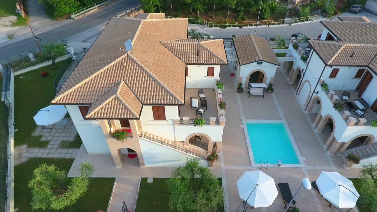 Residence Stella Del Gran Sasso Colledara Екстериор снимка