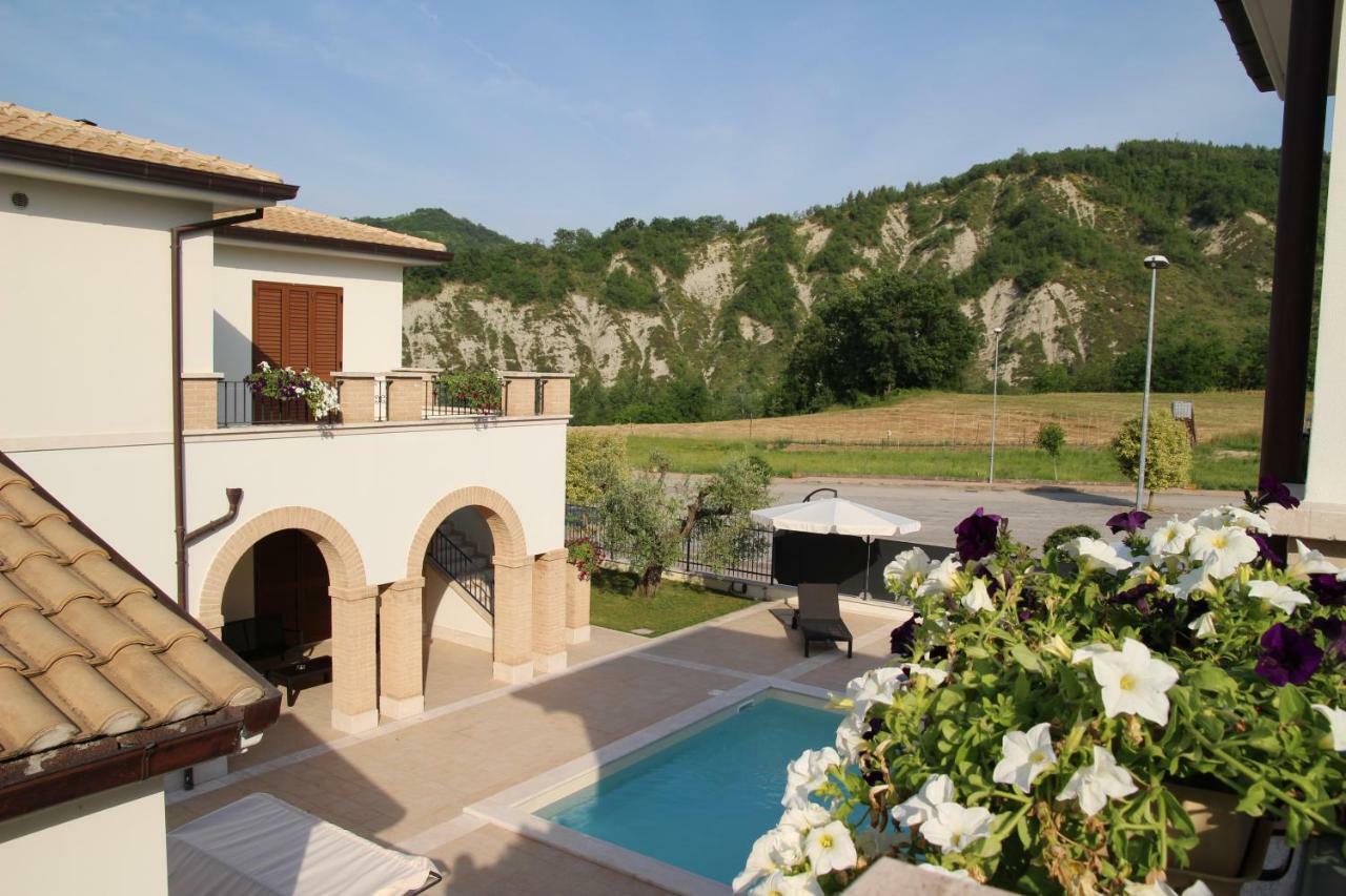 Residence Stella Del Gran Sasso Colledara Екстериор снимка