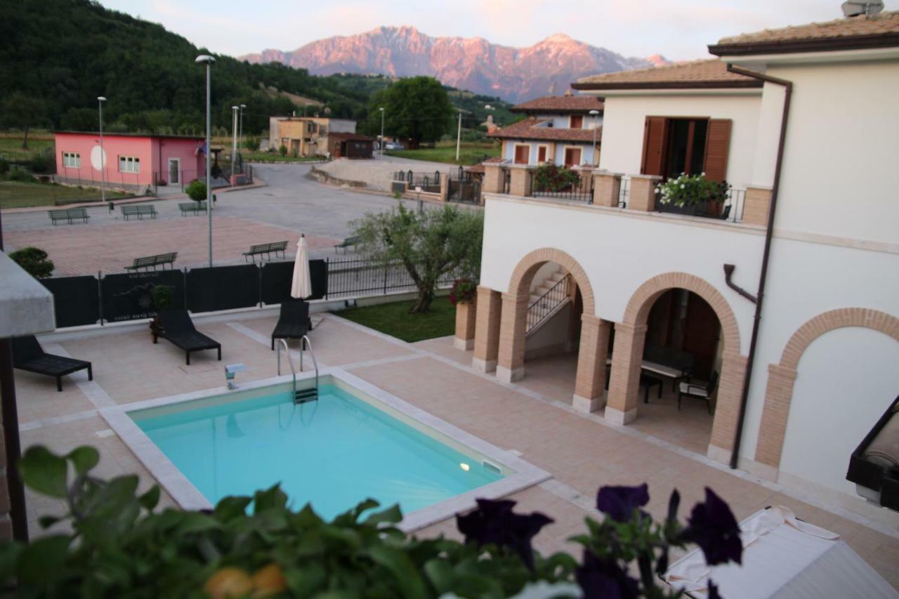 Residence Stella Del Gran Sasso Colledara Екстериор снимка