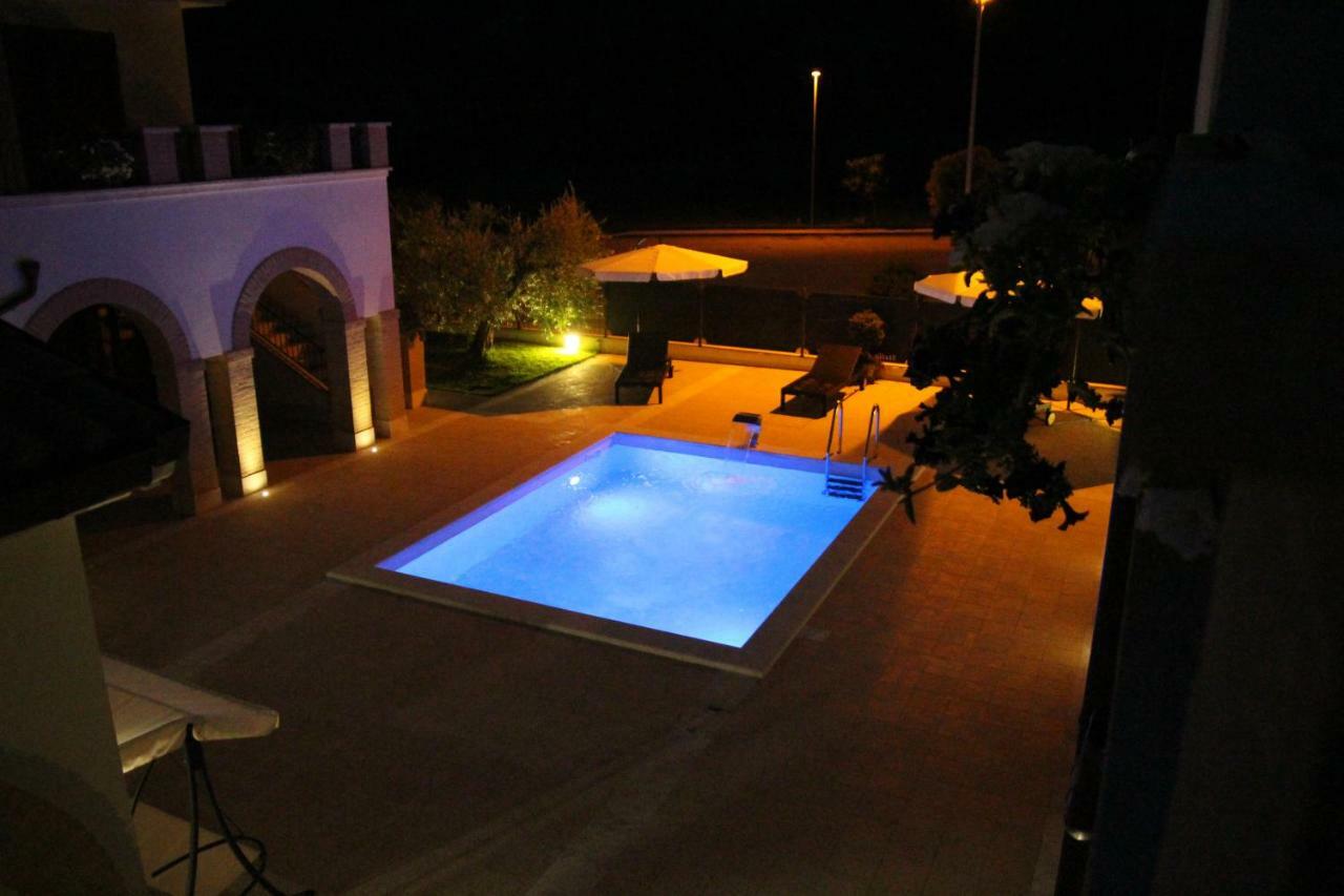 Residence Stella Del Gran Sasso Colledara Екстериор снимка